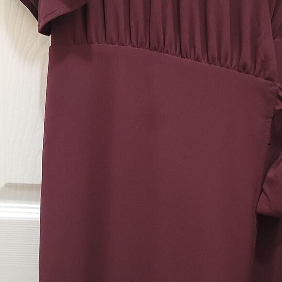Arbor Naples Wrap Dress in Maroon / Burgundy  / Bordeaux - Picture 6 of 11